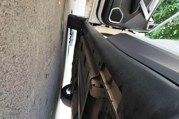 Used Geely Auto Coolray 2019 260T DCT Knight China VI Standard Left Side Sill