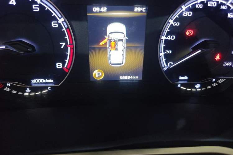 Used Geely Auto Coolray 2019 260T DCT Knight China VI Standard Odometer Close Up
