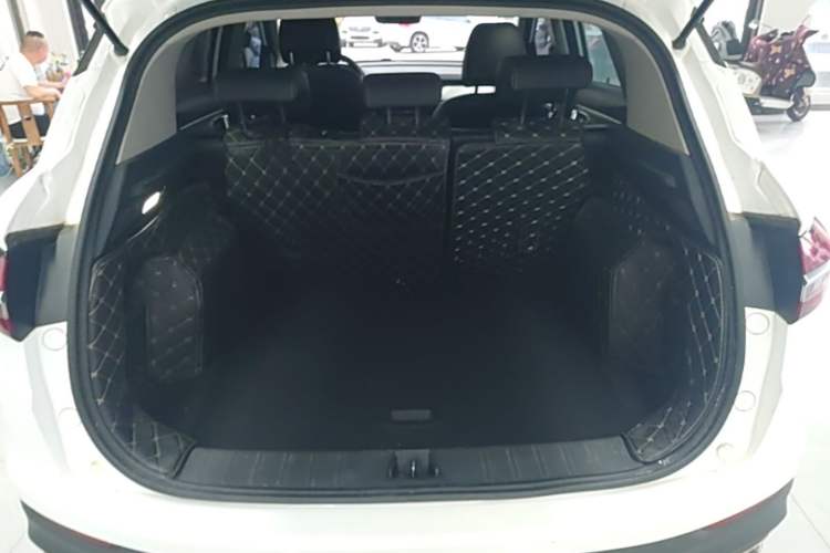 Used Geely Auto Coolray 2019 260T DCT Knight China VI Standard Trunk