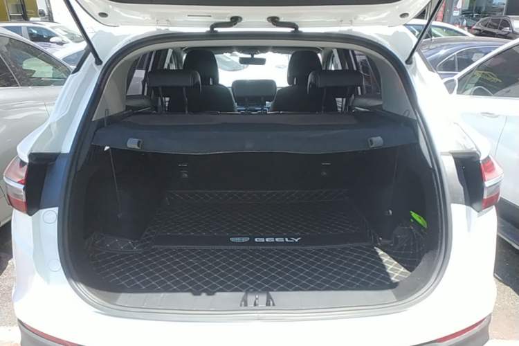 Used Geely Auto Coolray 2019 260T DCT Knight China VI Standard Trunk