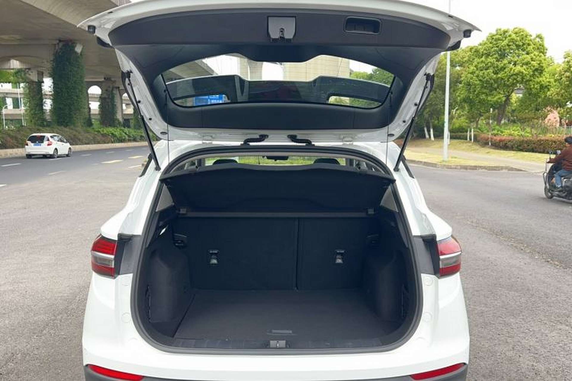 Used Geely Auto Coolray 2019 260T DCT Knight China VI Standard Trunk