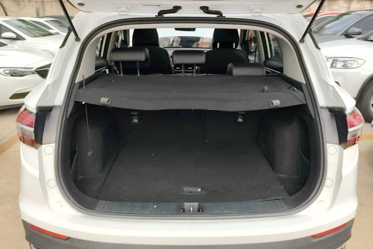 Used Geely Auto Coolray 2019 260T DCT Knight China V Standard Trunk