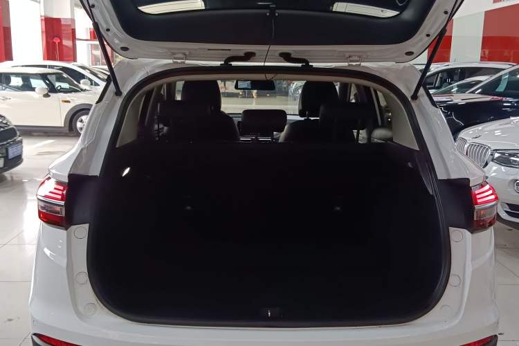 Used Geely Auto Coolray 2019 260T DCT Knight China V Standard Trunk