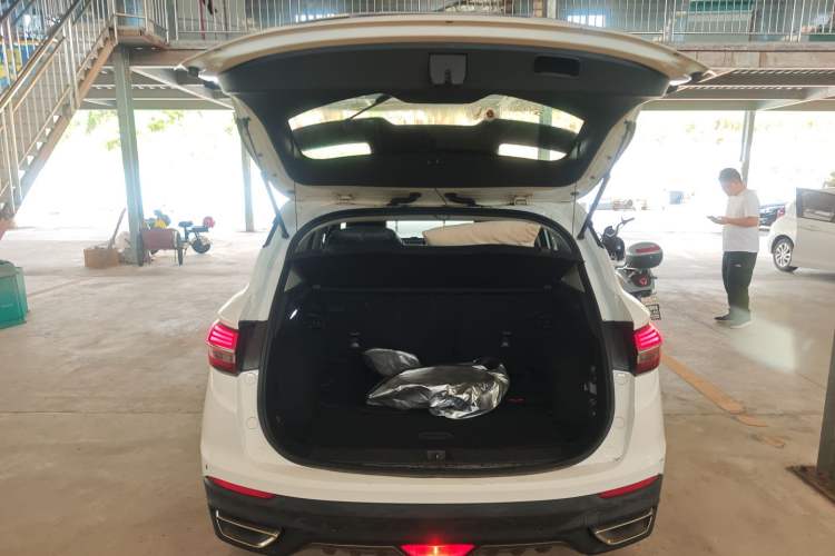Used Geely Auto Coolray 2019 260T DCT Knight China V Standard Trunk