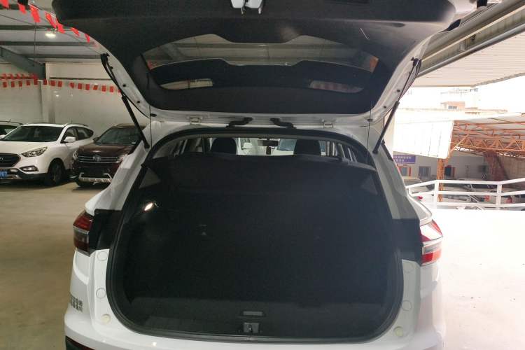 Used Geely Auto Coolray 2019 260T DCT Knight China VI Standard Trunk