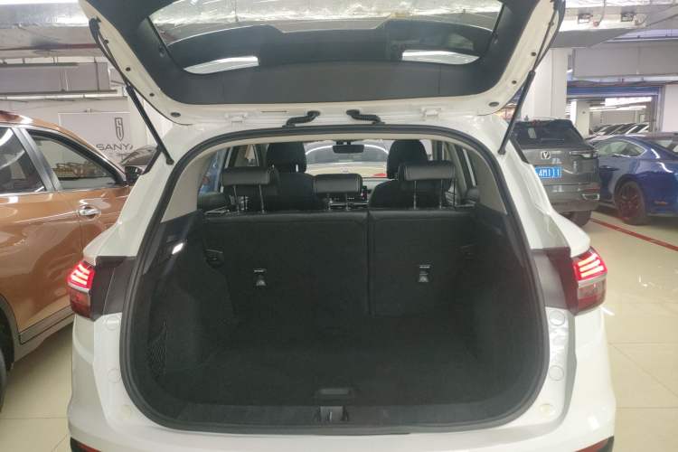 Used Geely Auto Coolray 2019 260T DCT Knight China VI Standard Trunk