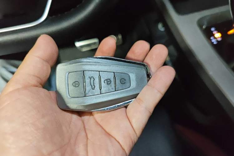 Used Geely Auto Coolray 2019 Sport Model 260T DCT Patrol China V Standard Vehicle Key