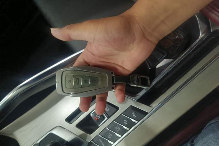 Used Geely Auto Coolray 2019 Sport Model 260T DCT Battle China V Standard Vehicle Key