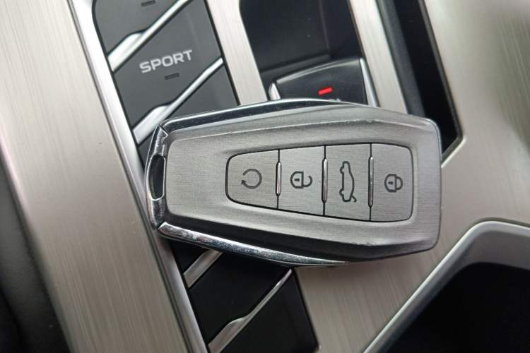 Used Geely Auto Coolray 2019 260T DCT Knight China VI Standard Vehicle Key