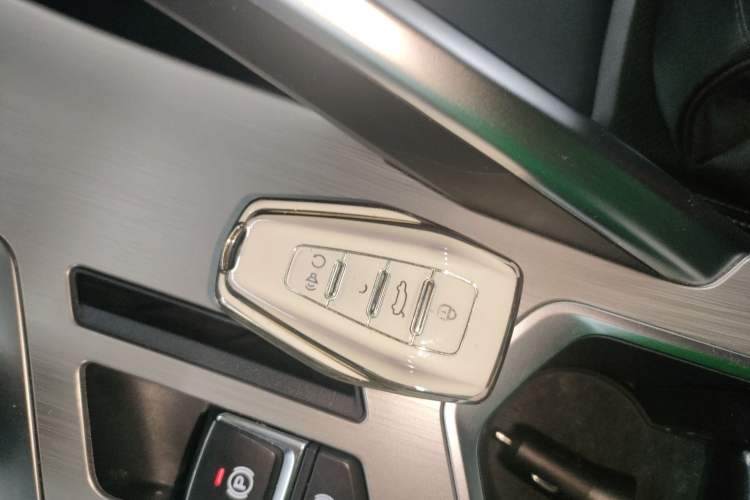 Used Geely Auto Coolray 2019 260T DCT Knight China VI Standard Vehicle Key