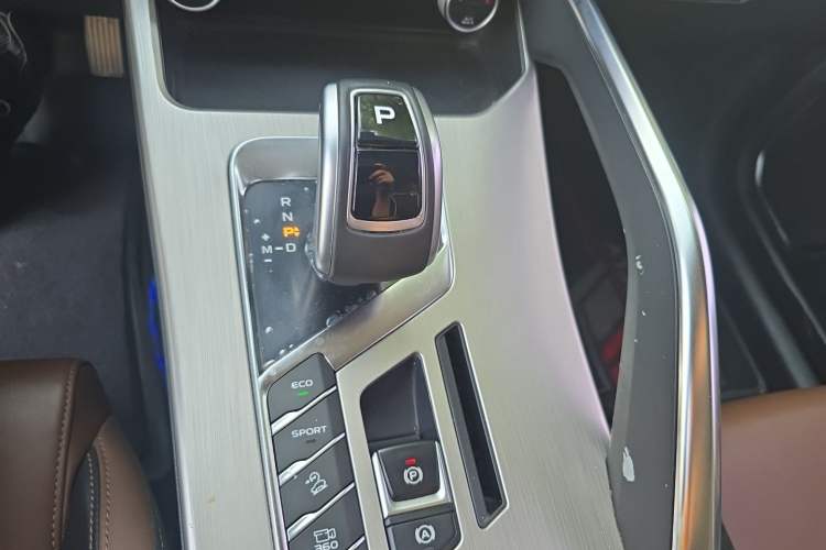 Used Geely Auto Coolray 2019 260T DCT Explorer China V Standard Gear Lever