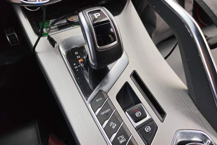 Used Geely Auto Coolray 2019 Sport Version 260T DCT Battle China VI Standard Gear Lever