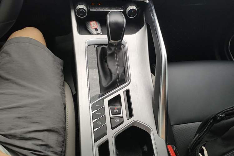 Used Geely Auto Coolray 2020 PRO 240T DCT Hunter Gear Lever