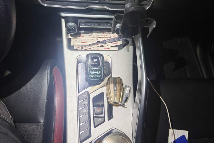 Used Geely Auto Coolray 2020 Facelift 240T DCT Hunter Gear Lever