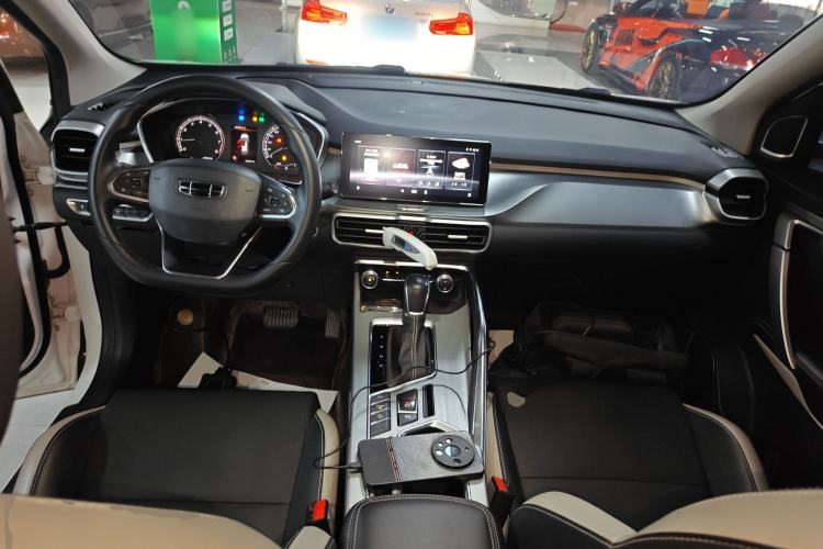 Used Geely Auto Coolray 2020 PRO 240T DCT Hunter Center Console