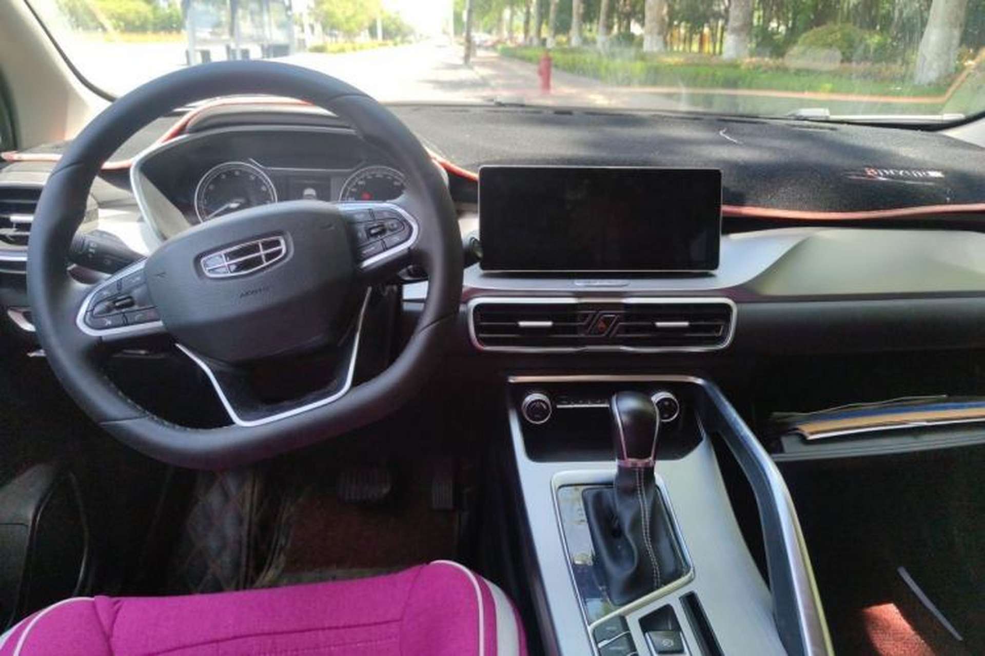 Used Geely Auto Coolray 2020 PRO 240T DCT Hunter Center Console