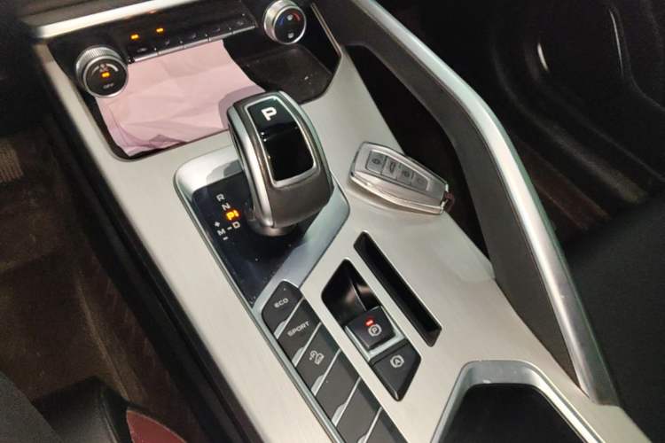 Used Geely Auto Coolray 2020 Facelift 240T DCT Hunter Gear Lever