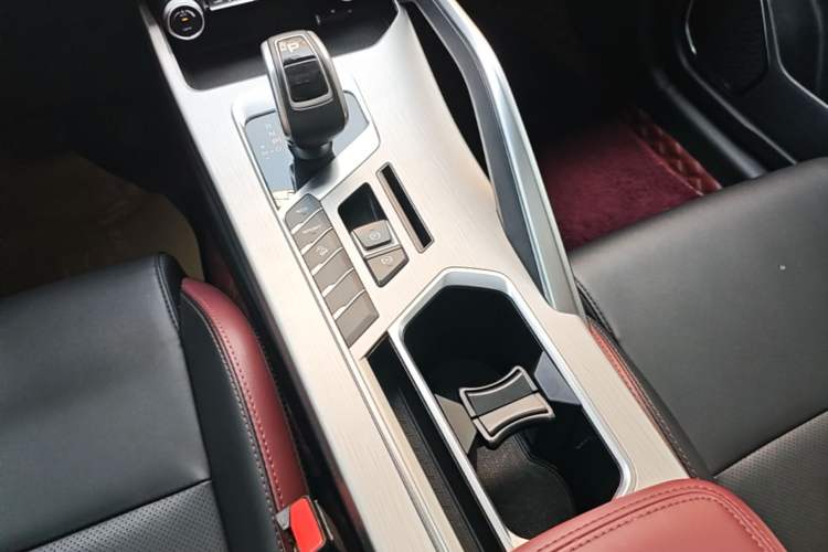 Used Geely Auto Coolray 2020 Facelift 240T DCT Hunter Gear Lever
