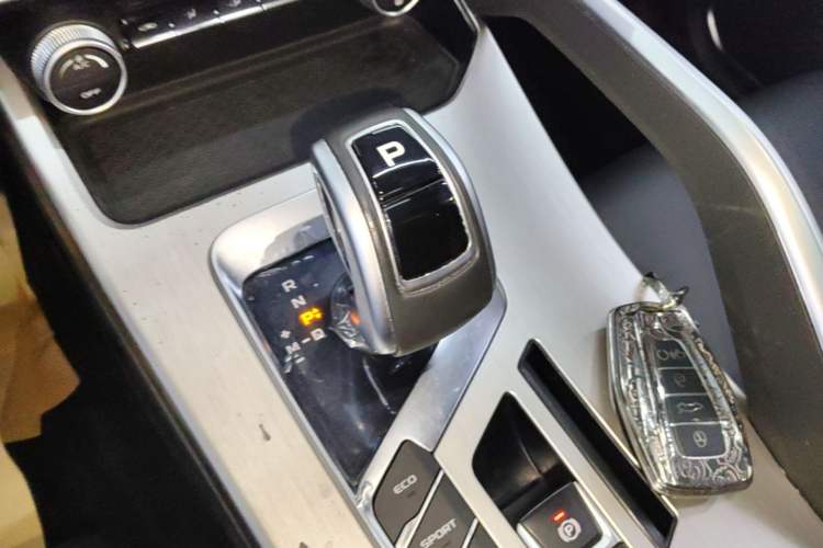 Used Geely Auto Coolray 2020 Facelift 240T DCT Hunter Gear Lever
