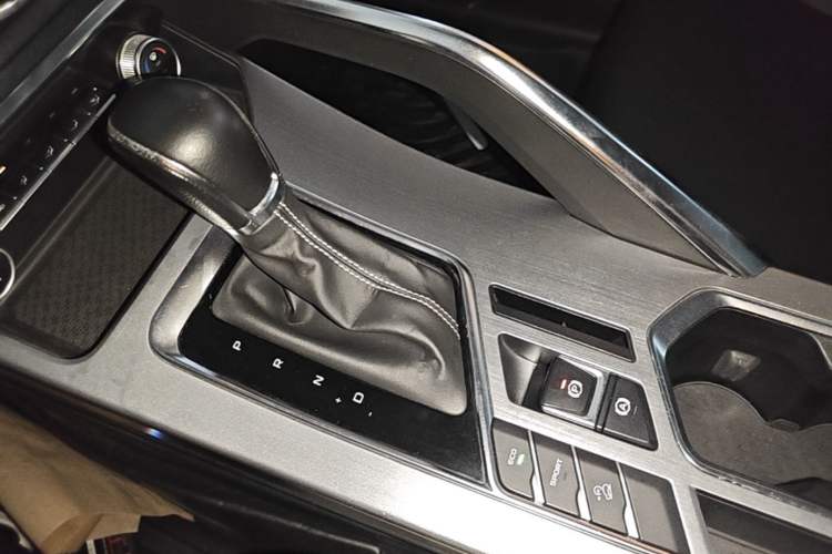 Used Geely Auto Coolray 2020 PRO 240T DCT Hunter Gear Lever