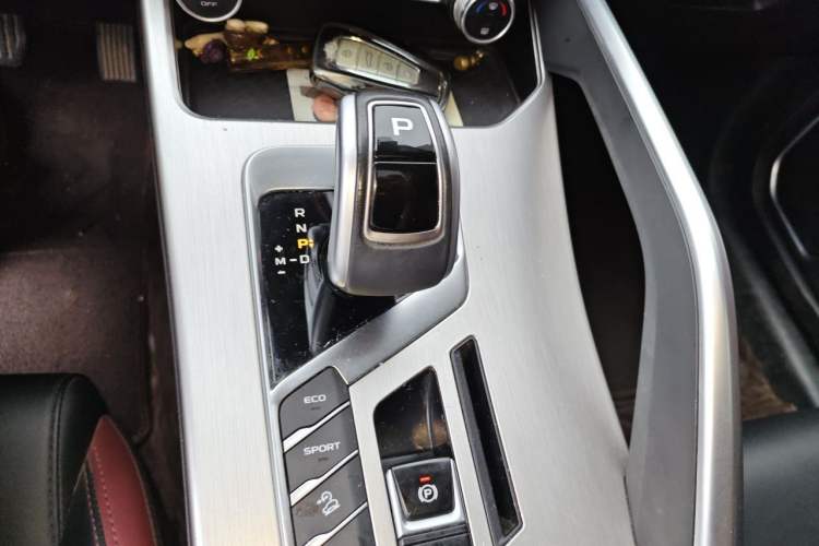 Used Geely Auto Coolray 2020 Facelift 240T DCT Hunter Gear Lever