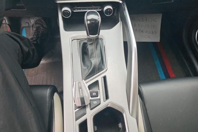 Used Geely Auto Coolray 2020 PRO 240T DCT Hunter Gear Lever