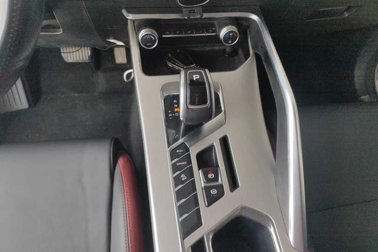 Used Geely Auto Coolray 2020 Facelift 240T DCT Hunter Gear Lever