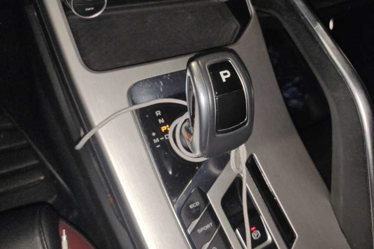 Used Geely Auto Coolray 2020 Facelift 240T DCT Hunter Gear Lever