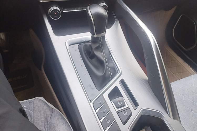 Used Geely Auto Coolray 2020 PRO 240T DCT Hunter Gear Lever