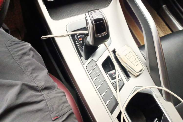 Used Geely Auto Coolray 2020 Facelift 240T DCT Hunter Gear Lever