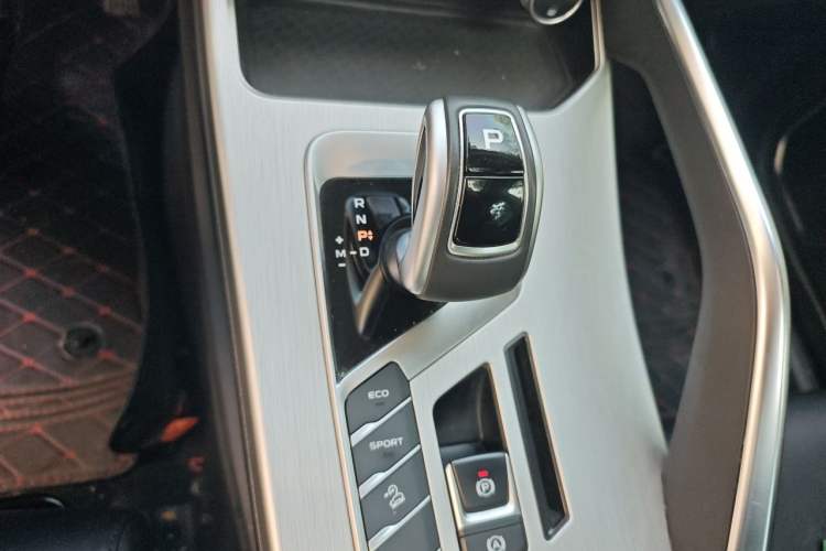 Used Geely Auto Coolray 2020 Facelift 240T DCT Hunter Gear Lever