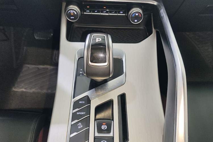 Used Geely Auto Coolray 2020 Facelift 240T DCT Hunter Gear Lever