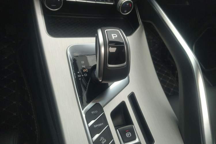 Used Geely Auto Coolray 2020 Facelift 240T DCT Hunter Gear Lever