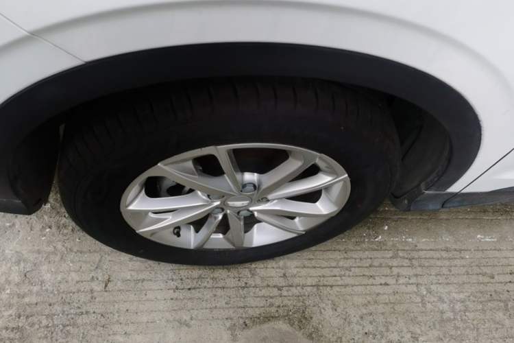 Used Geely Auto Coolray 2020 PRO 240T DCT Hunter Left Front Wheel Hub