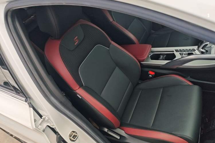 Used Geely Auto Coolray 2020 PRO 260T DCT Knight Right Front Seat