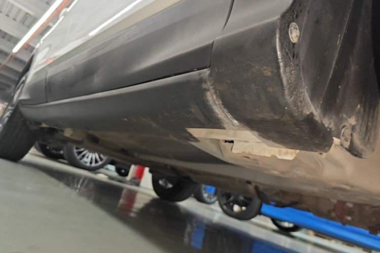 Used Geely Auto Coolray 2020 240T Manual Archer Right Side Sill