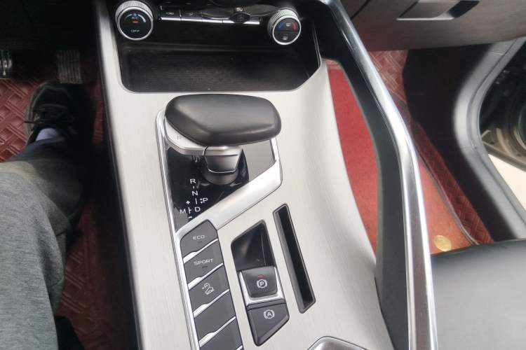 Used Geely Auto Coolray 2021 1.4T DCT Diamond Edition Gear Lever