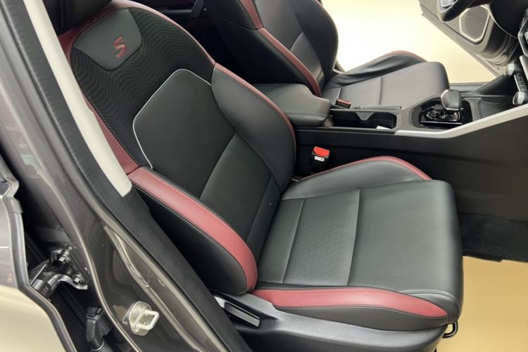 Used Geely Auto Coolray 2021 1.4T DCT Platinum Edition Interior 11
