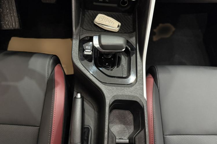 Used Geely Auto Coolray 2021 1.4T DCT Platinum Edition Interior 4