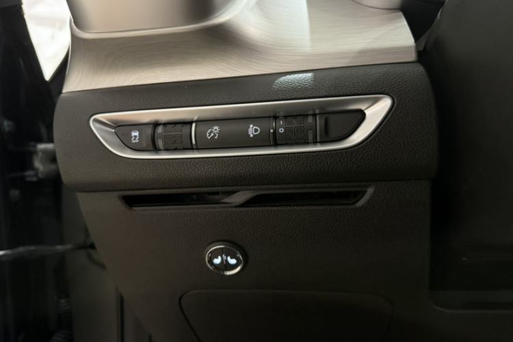 Used Geely Auto Coolray 2021 1.4T DCT Platinum Edition Interior 9