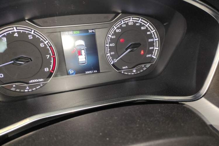 Used Geely Auto Coolray 2021 1.4T DCT Platinum Edition Odometer Close Up