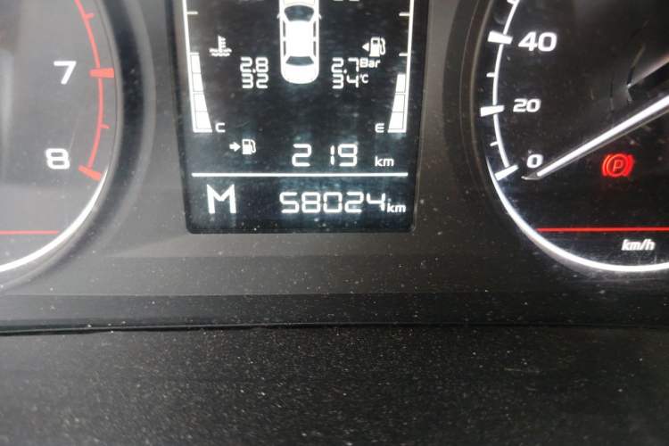 Used Geely Auto Coolray 2021 1.4T Manual Gold Edition Odometer Close Up