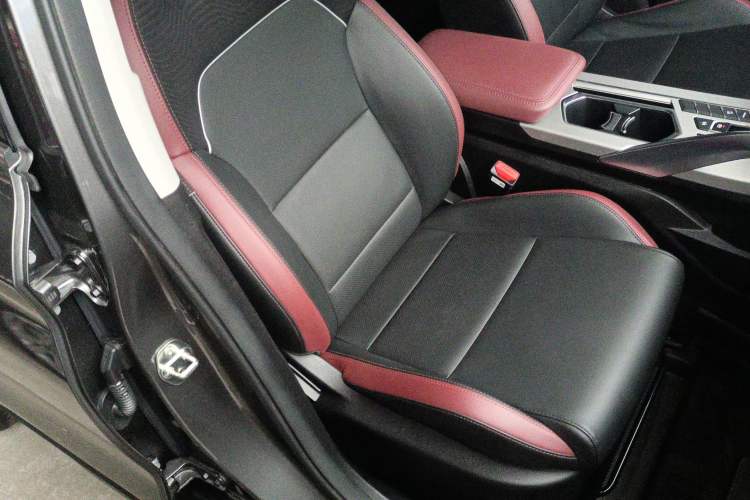 Used Geely Auto Coolray 2021 1.4T DCT Diamond Edition Right Front Seat