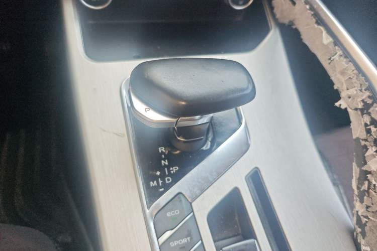 Used Geely Auto Coolray 2021 1.4T DCT Diamond Edition Gear Lever