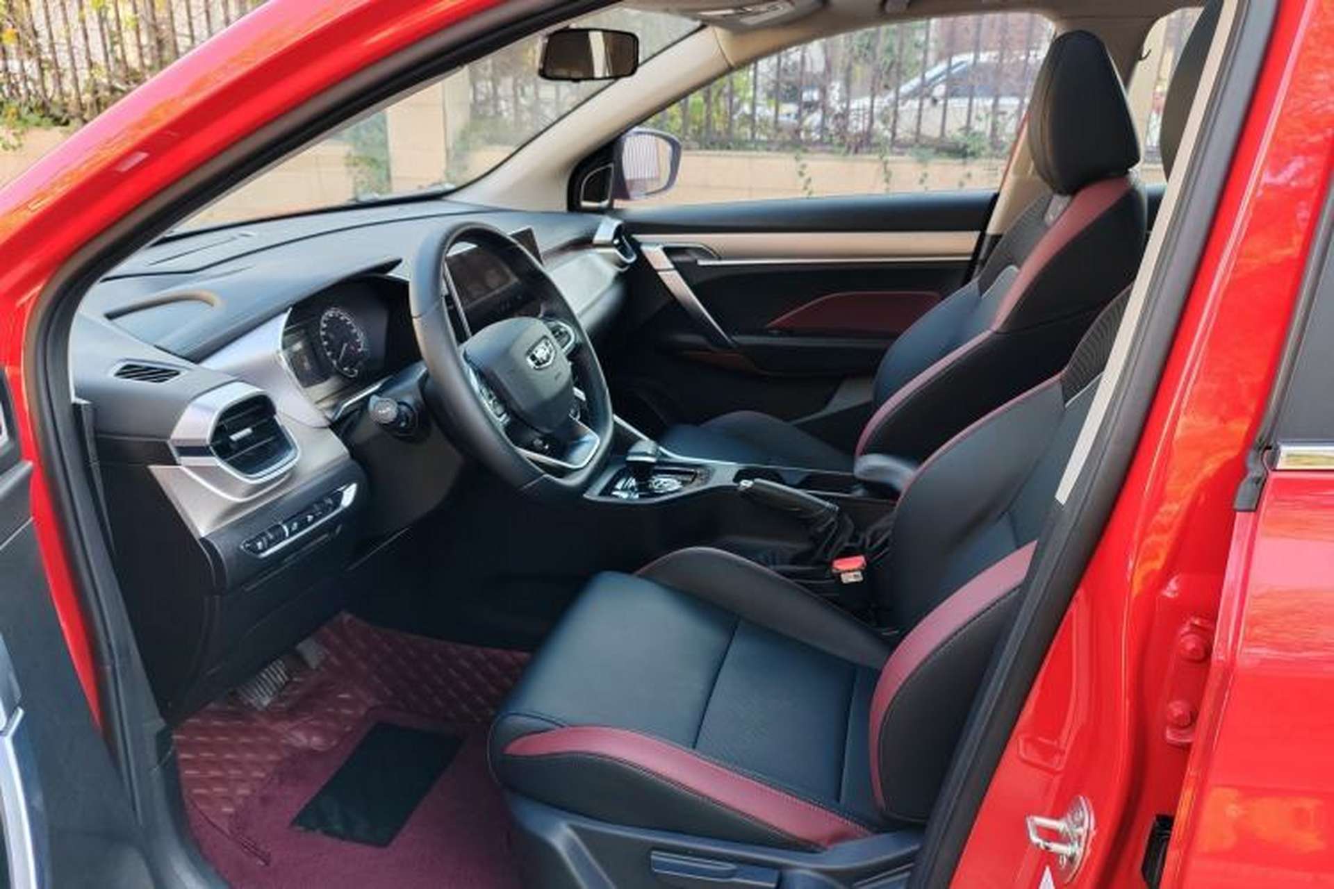 Used Geely Auto Coolray 2021 1.4T DCT Platinum Edition Interior 2