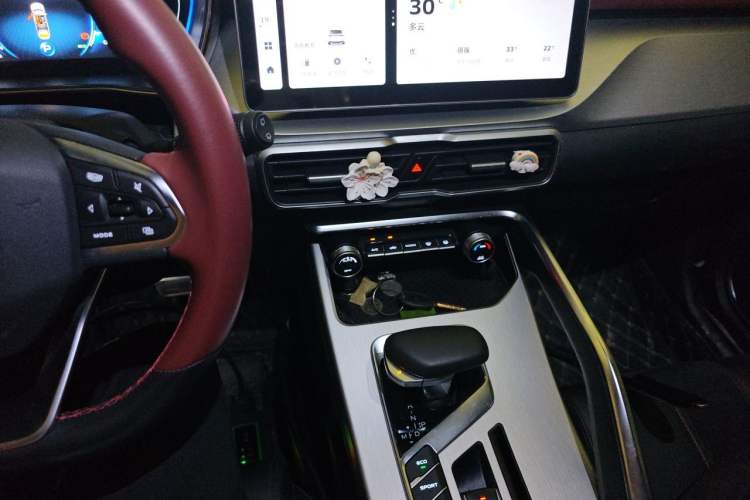 Used Geely Auto Coolray 2021 1.5TD DCT Glory Edition Audio And AC Panel
