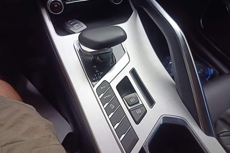 Used Geely Auto Coolray 2021 1.4T DCT Diamond Edition Gear Lever