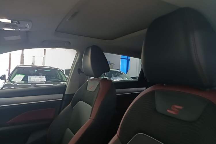 Used Geely Auto Coolray 2021 1.4T Manual Gold Edition Headliner