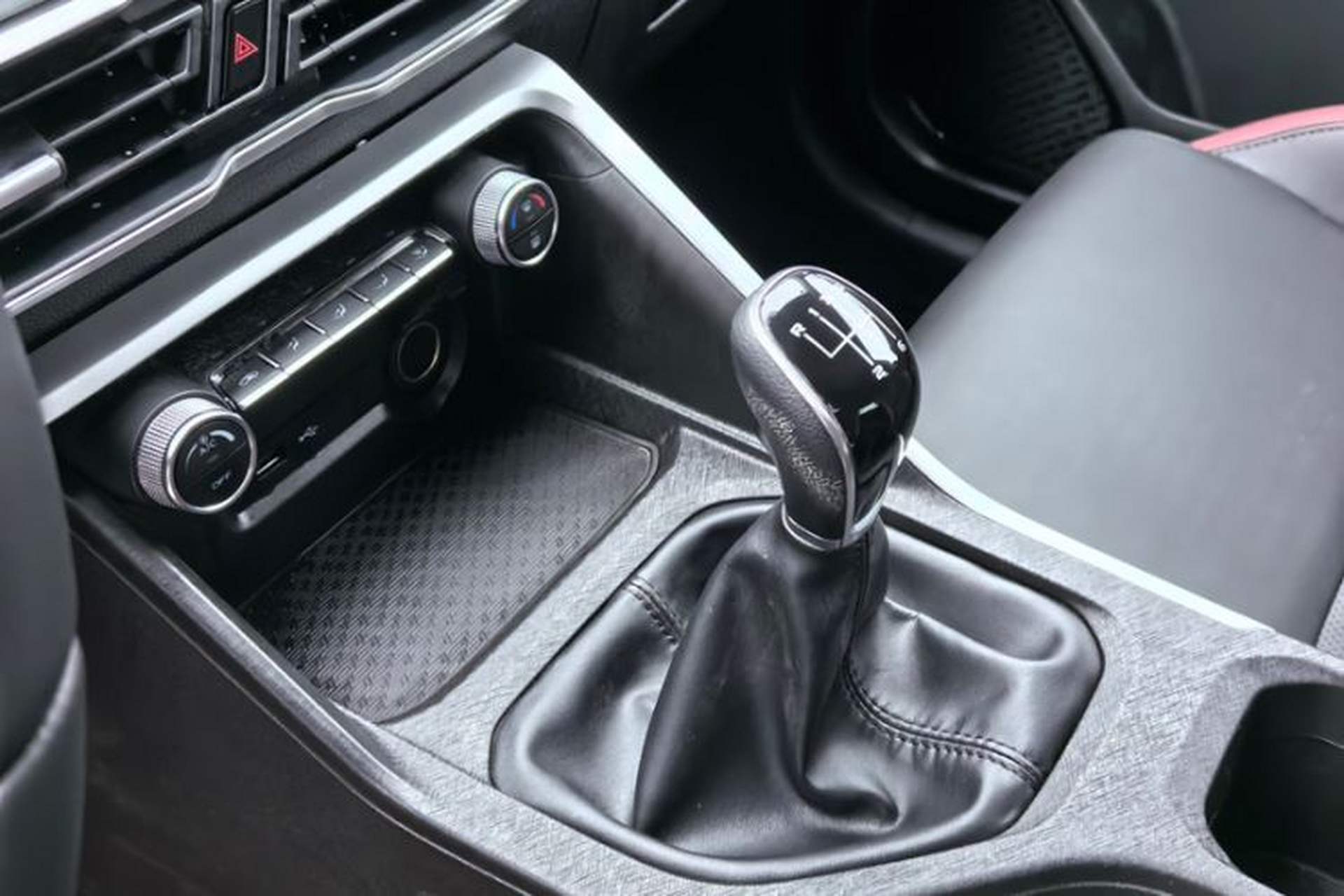 Used Geely Auto Coolray 2021 1.4T Manual Gold Edition Interior 3