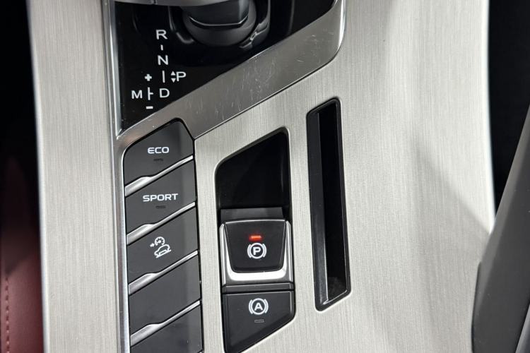 Used Geely Auto Coolray 2021 1.4T DCT Diamond Edition Interior 3